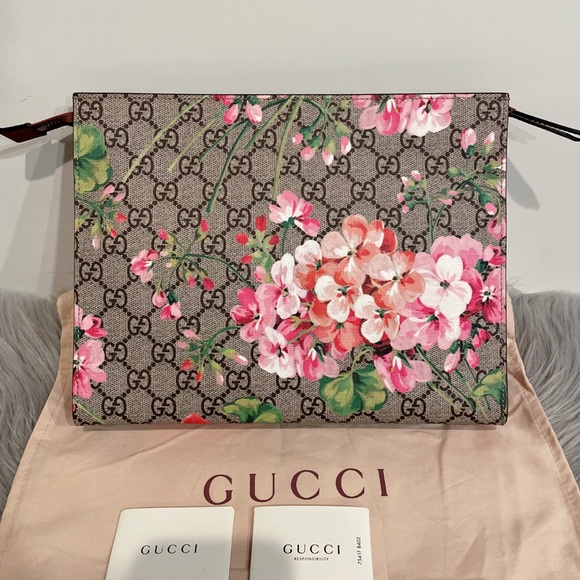 GUCCI GG Supreme Monogram Blooms Cosmetic Case Clutch pouch